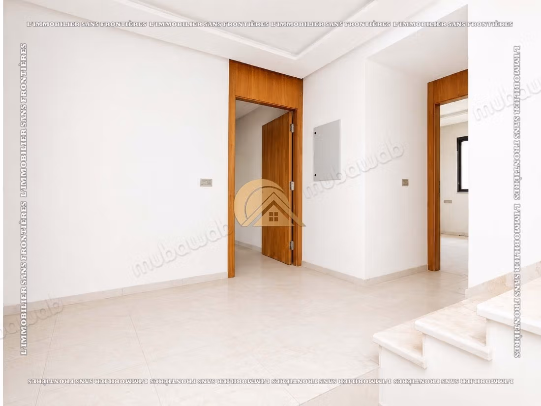 Villa vide de 470 m² à Targa – 4 habitaciones, suite, piscina privada y jardín