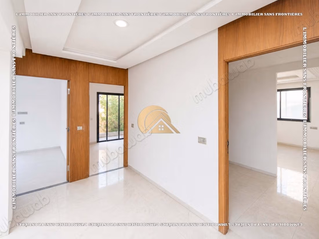 Villa vide de 470 m² à Targa – 4 habitaciones, suite, piscina privada y jardín