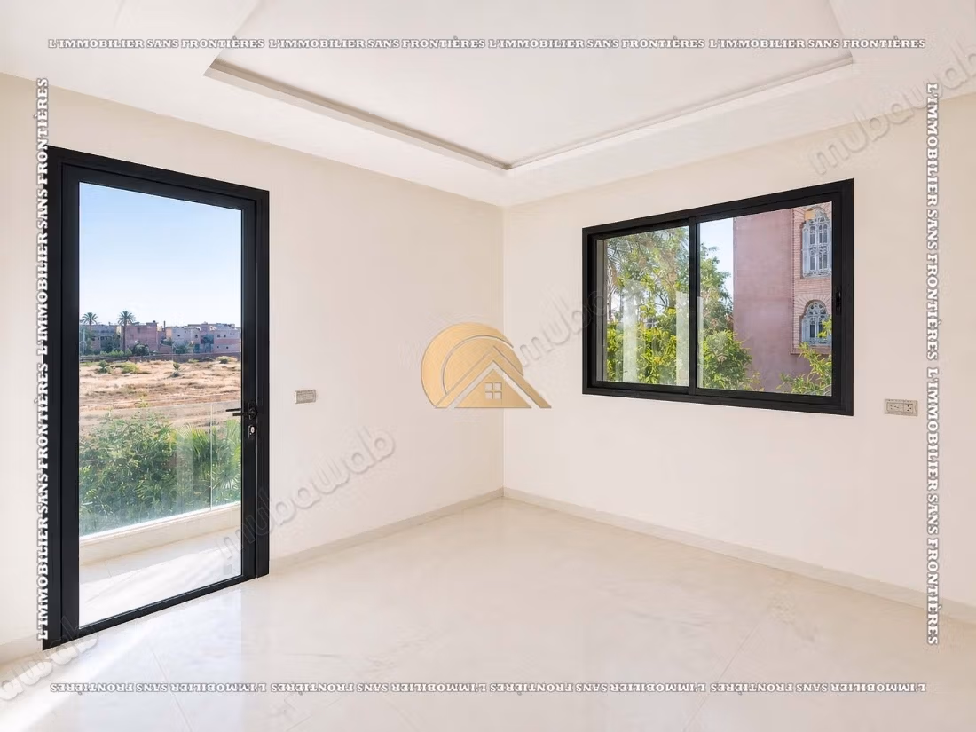 Villa vide de 470 m² à Targa – 4 habitaciones, suite, piscina privada y jardín