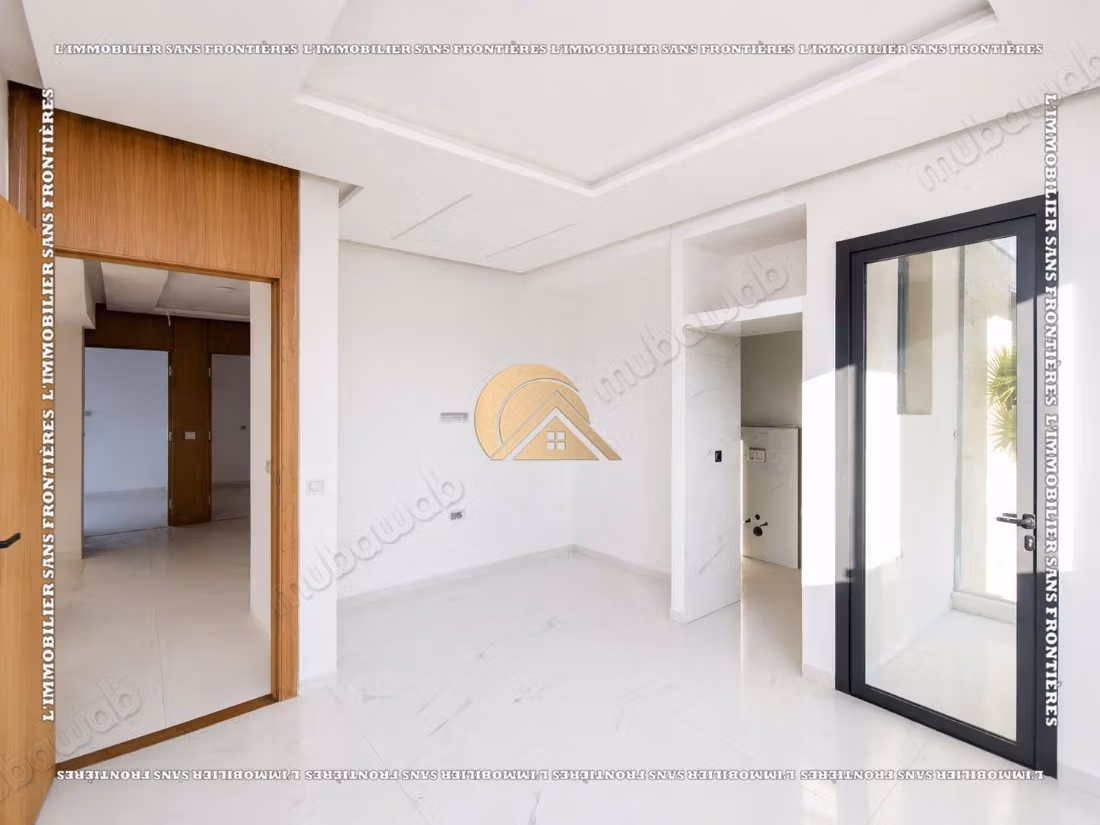 Villa vide de 470 m² à Targa – 4 habitaciones, suite, piscina privada y jardín