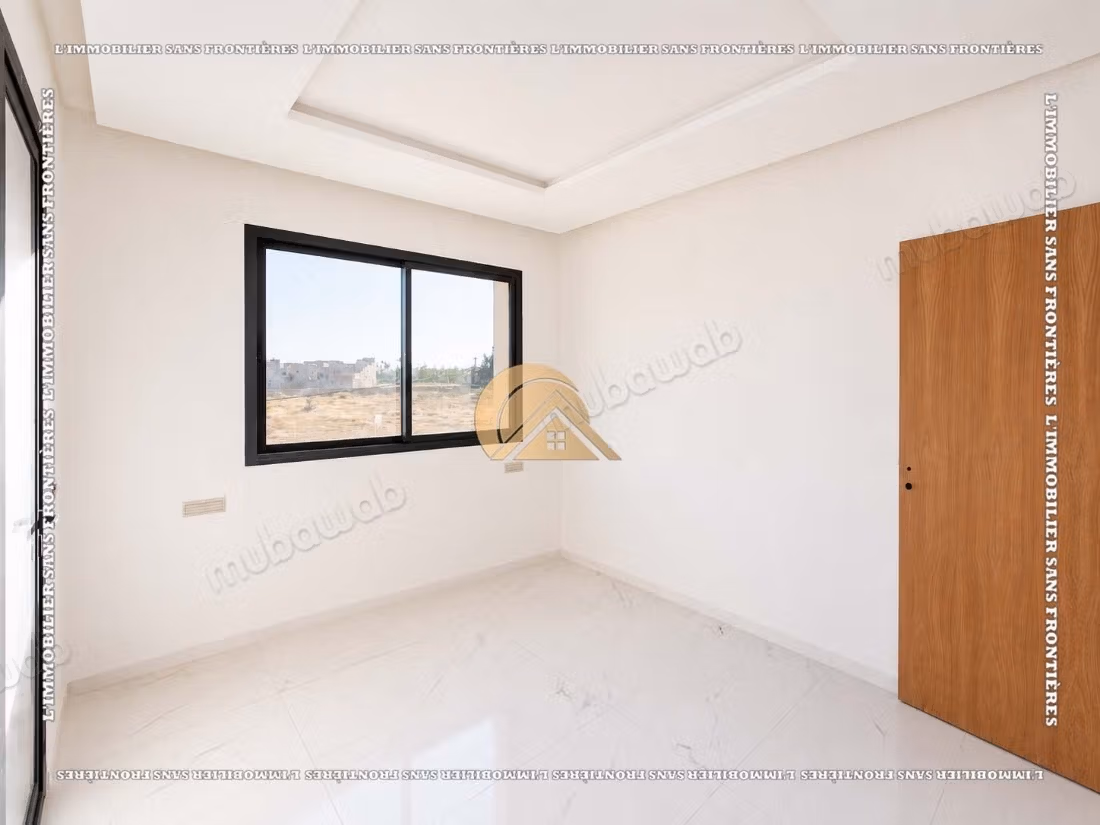 Villa vide de 470 m² à Targa – 4 habitaciones, suite, piscina privada y jardín