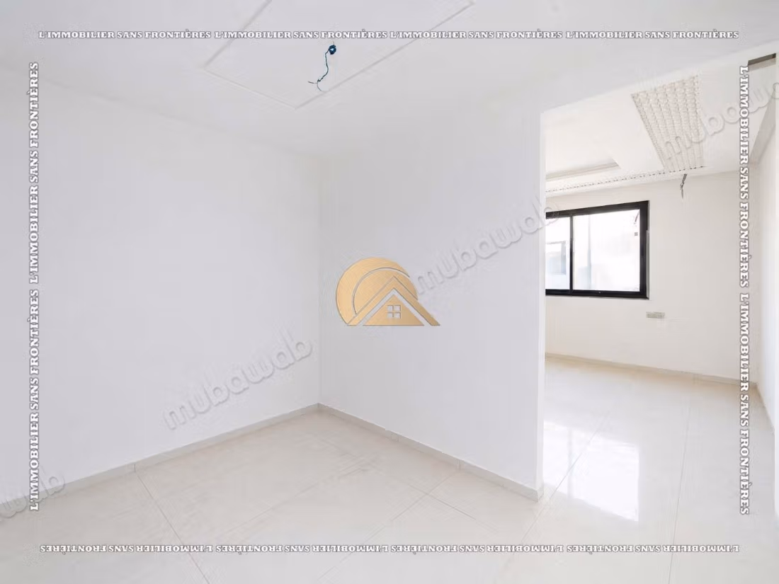 Villa vide de 470 m² à Targa – 4 habitaciones, suite, piscina privada y jardín