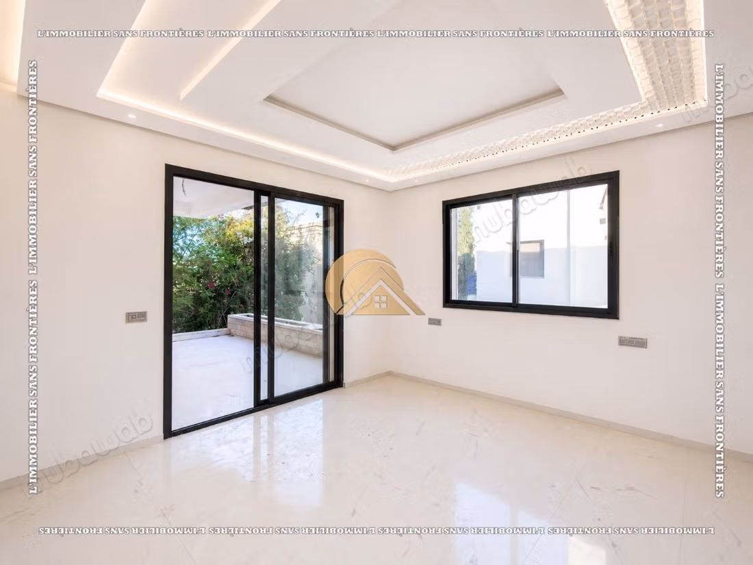 Villa vide de 470 m² à Targa – 4 habitaciones, suite, piscina privada y jardín