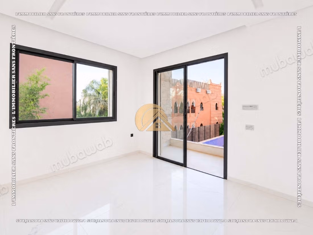 Villa vide de 470 m² à Targa – 4 habitaciones, suite, piscina privada y jardín
