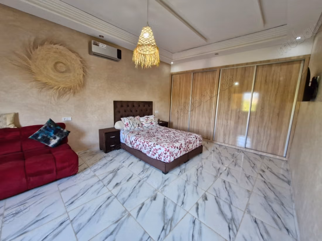 Villa senza affacci, calma a 40 minuti dal centro