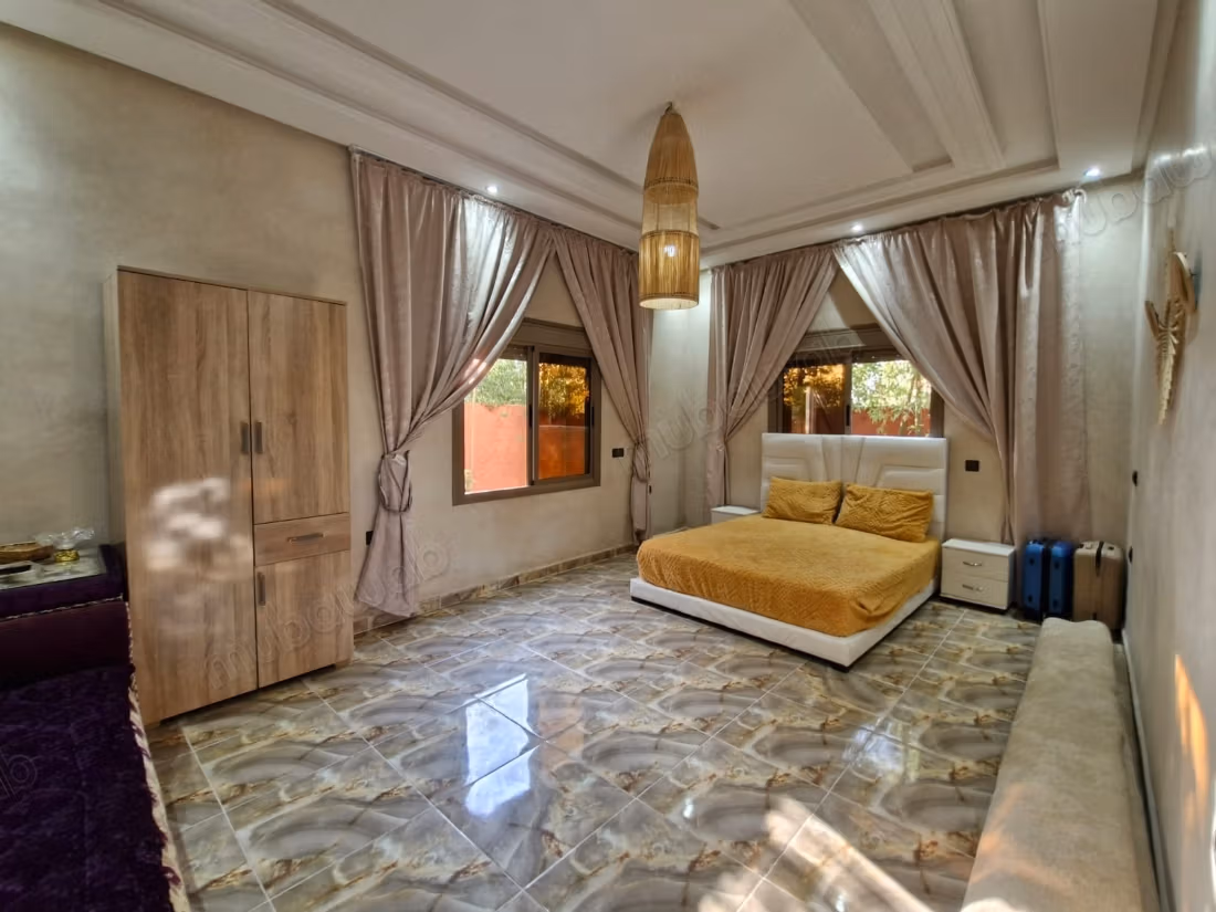 Villa senza affacci, calma a 40 minuti dal centro