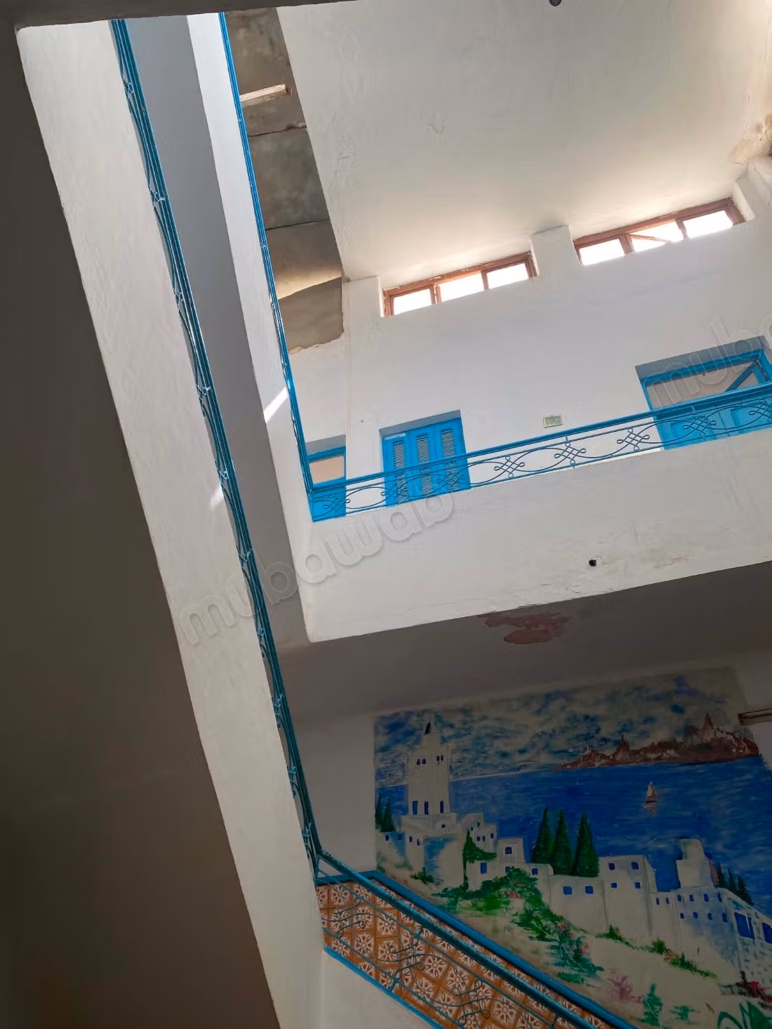 Biens commerciaux à vendre dans la médina. Superficie de 100 m². Porte solide, résidence sécurisée