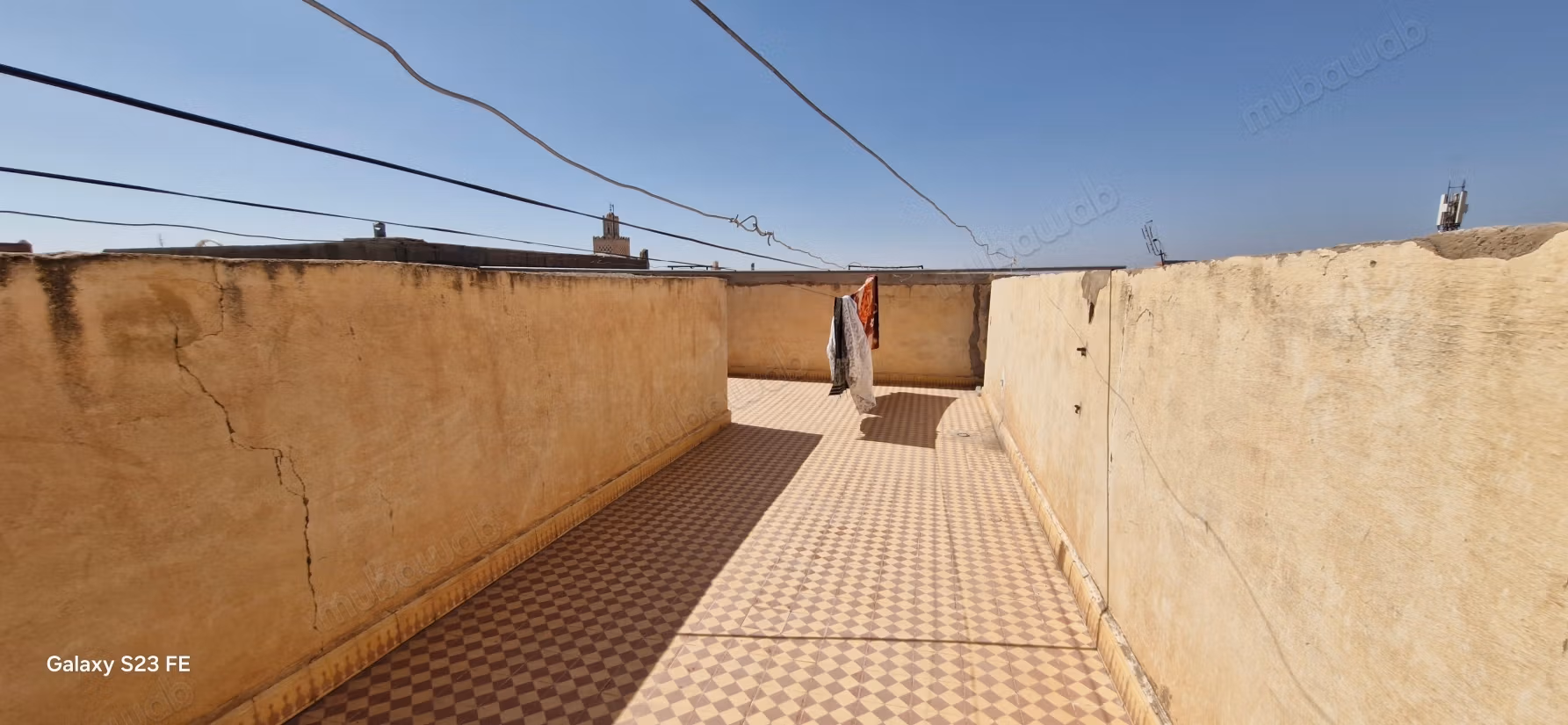 Amplio Riad de Gran Potencial con Terrazas