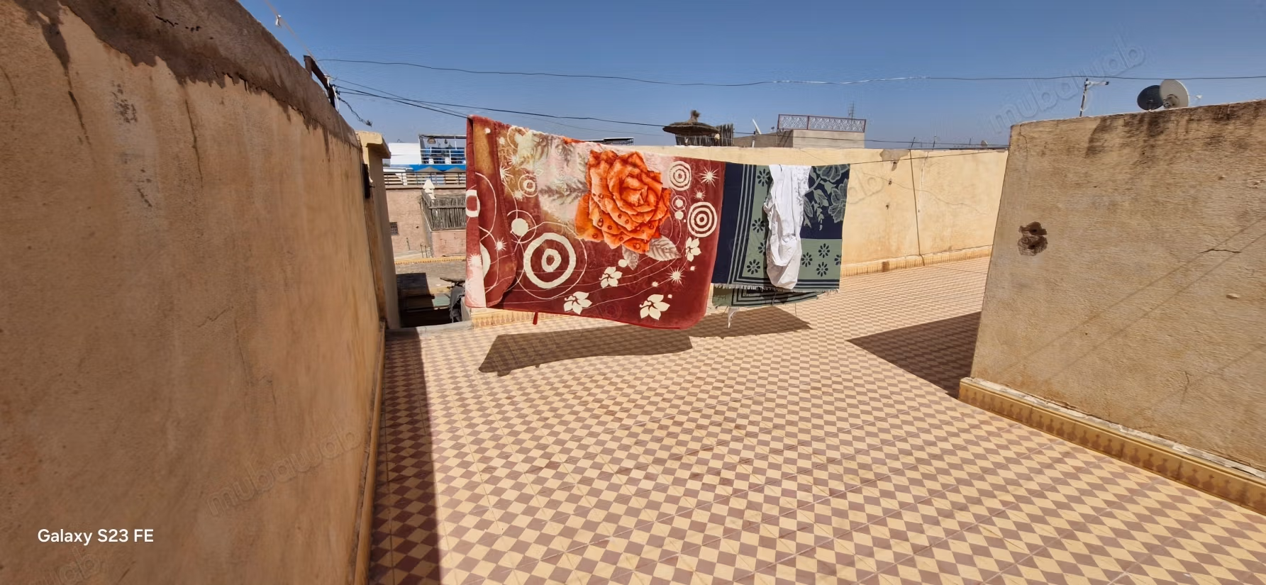 Amplio Riad de Gran Potencial con Terrazas