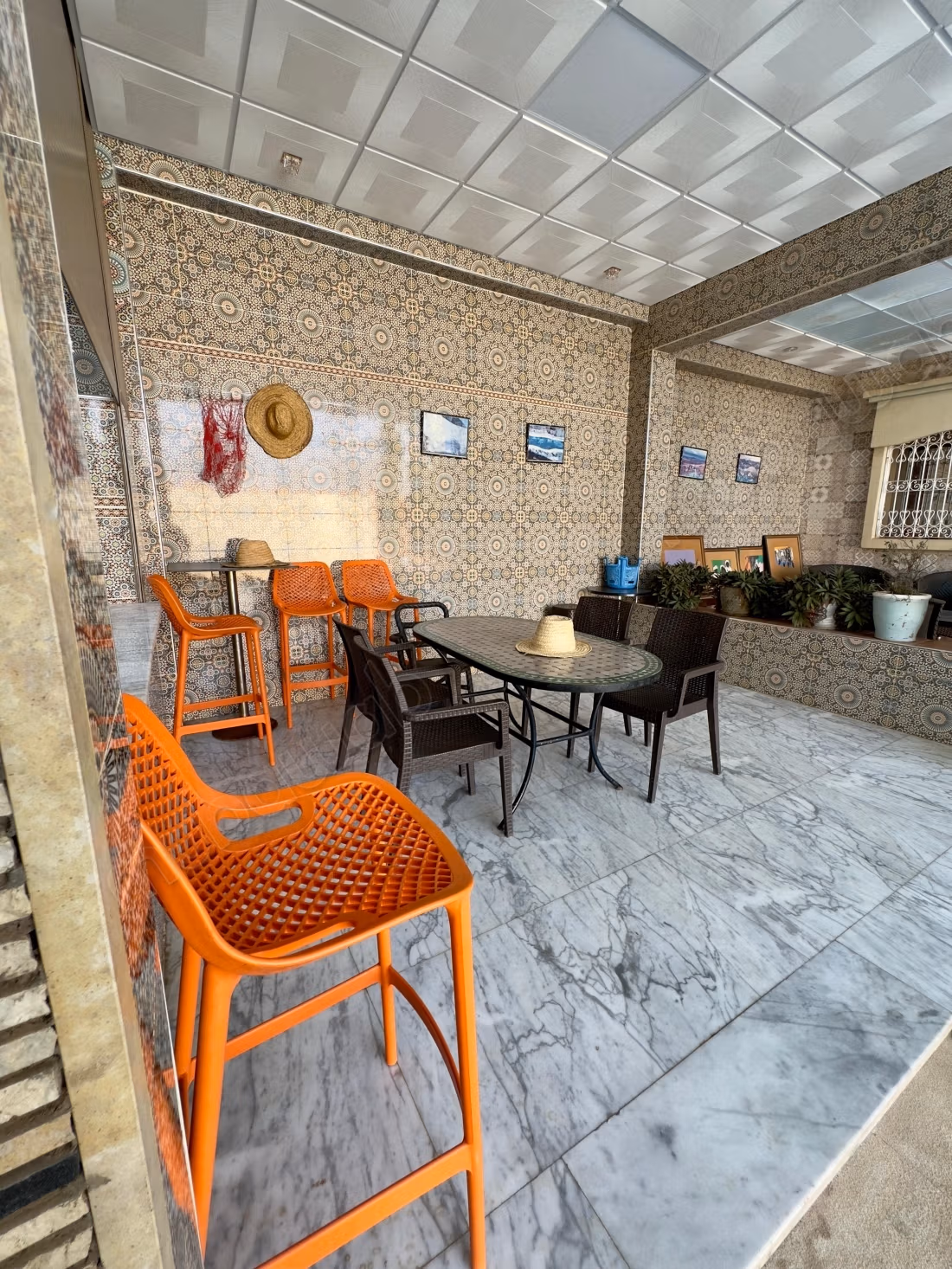 Villa de luxe à vendre. Superficie totale de 1300 m². Espace de rangement ample