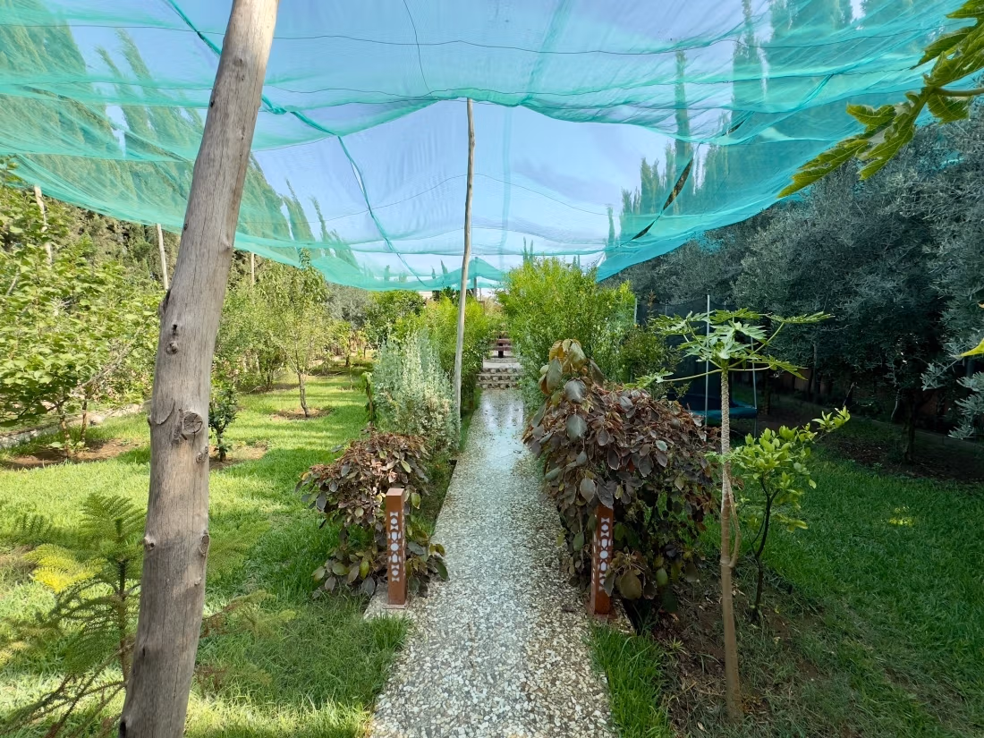 Villa de luxe à vendre. Superficie totale de 1300 m². Espace de rangement ample