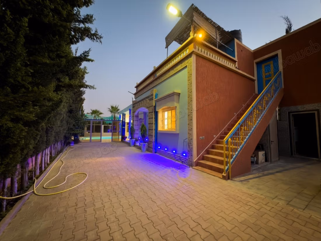 Villa de luxe à vendre. Superficie totale de 1300 m². Espace de rangement ample