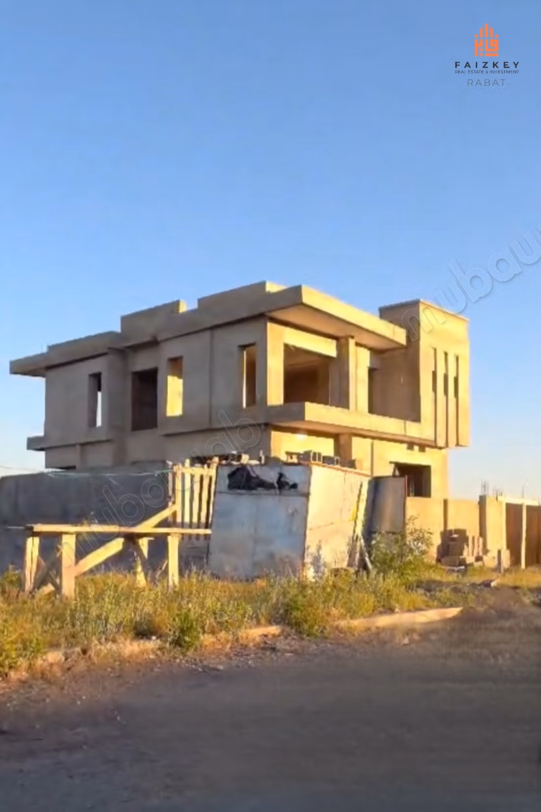 Villa semi finie à vendre à Riad Jnan Kénitra