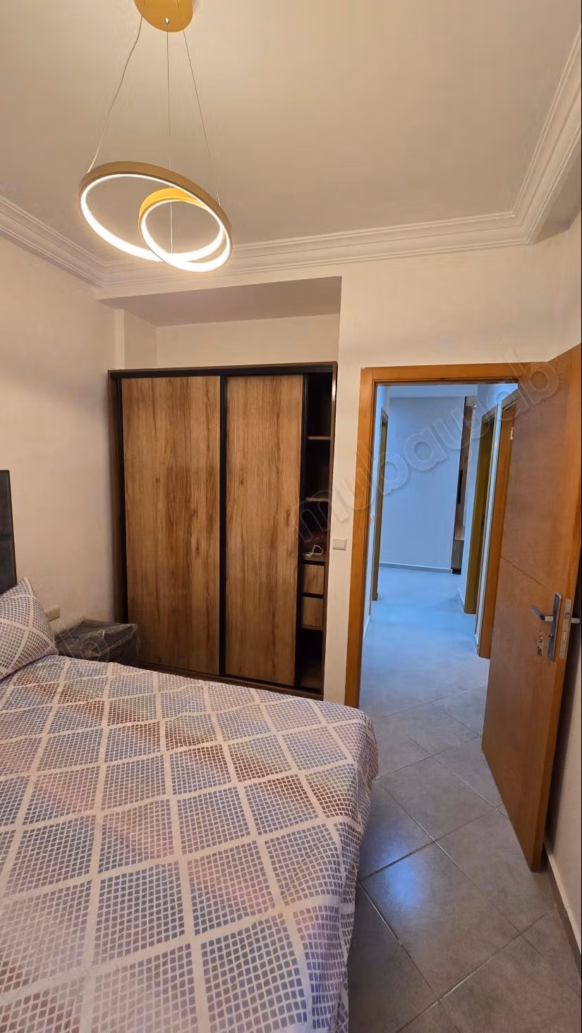 Bel appartement à louer à Martil. 2 chambres confortables. Environnement calme avec vue sur la montagne, fenêtre à double vitrage