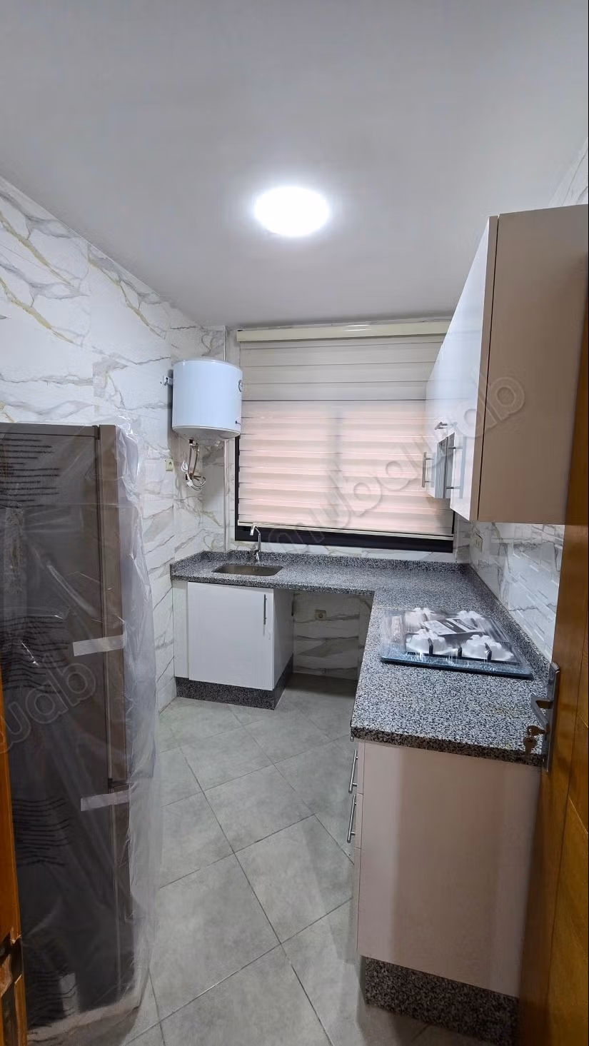 Bel appartement à louer à Martil. 2 chambres confortables. Environnement calme avec vue sur la montagne, fenêtre à double vitrage