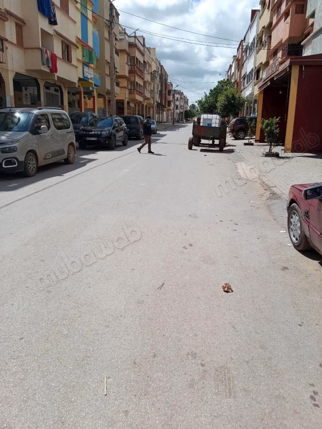 Spazio commerciale in affitto a Ksar el Kébir. Superficie totale 100 m². Porta rinforzata