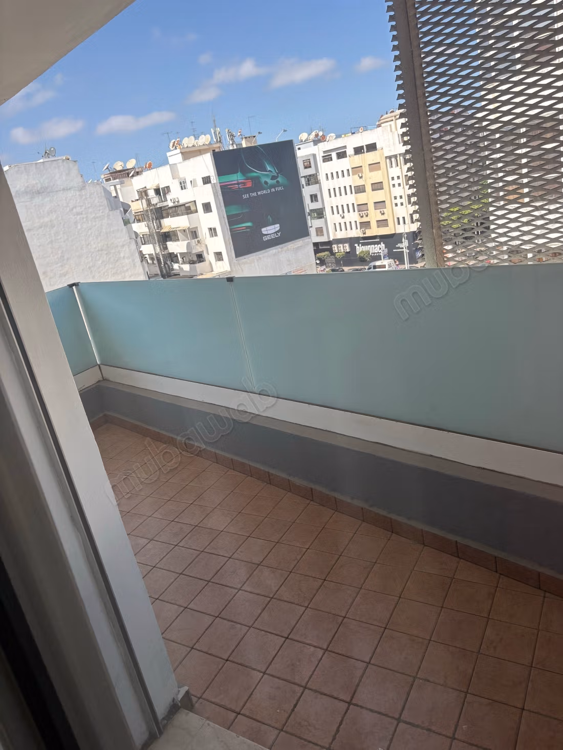 Vend appartement à Mers Sultan. 
5 pièces confortables. 
Bien meublé