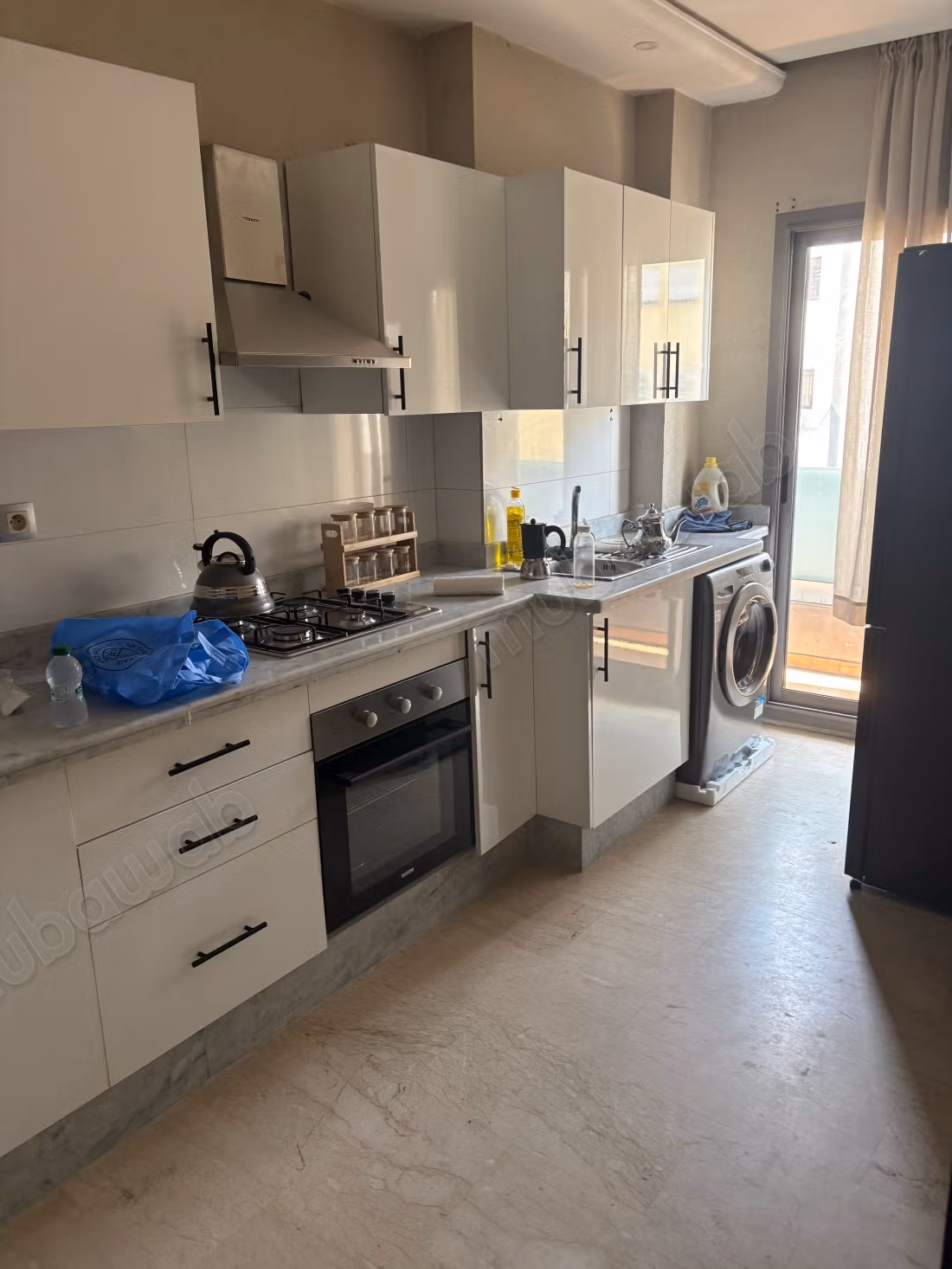 Vend appartement à Mers Sultan. 
5 pièces confortables. 
Bien meublé