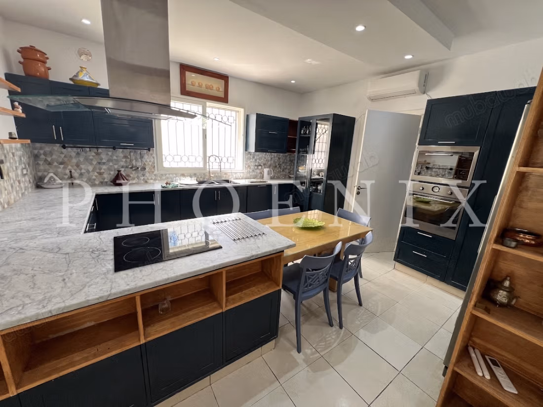 Villa S5 meublée avec piscine à Gammarth