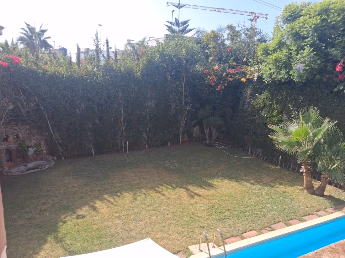 Vend villa 902 m2 dans residence fermee a bouskoura