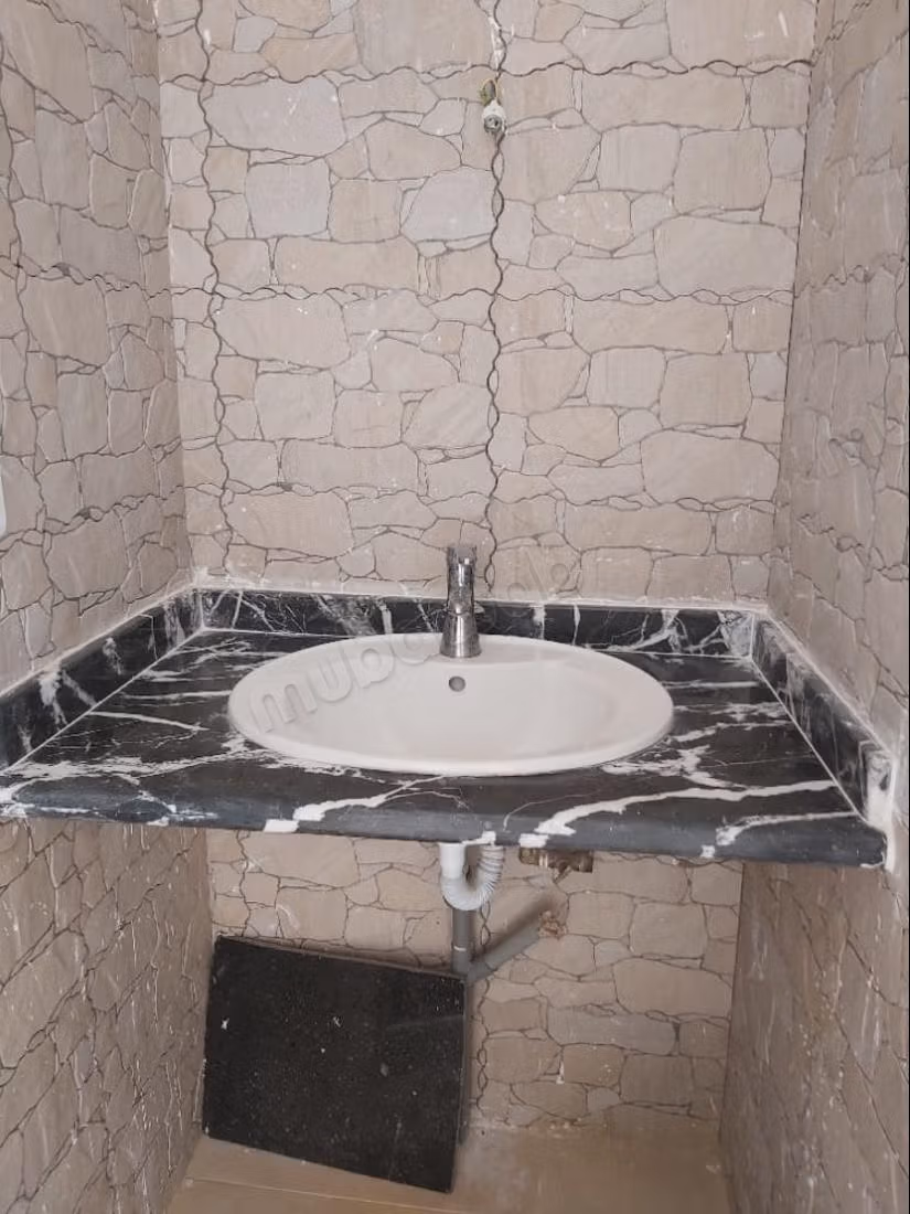 Casa in vendita. 5 belle stanze. Parcheggio privato