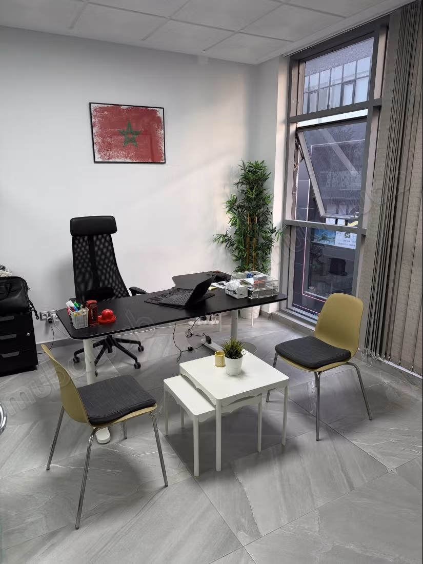 84 m² Office Equipped & Furnished – Facing Gold Center