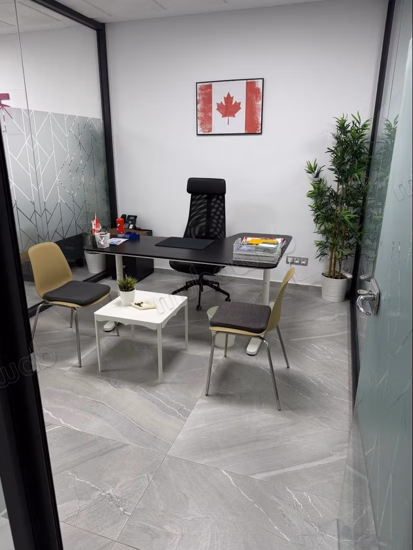 84 m² Office Equipped & Furnished – Facing Gold Center
