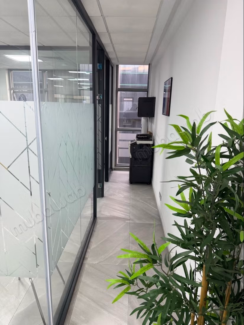 84 m² Office Equipped & Furnished – Facing Gold Center