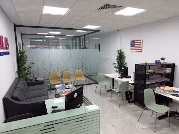 84 m² Office Equipped & Furnished – Facing Gold Center