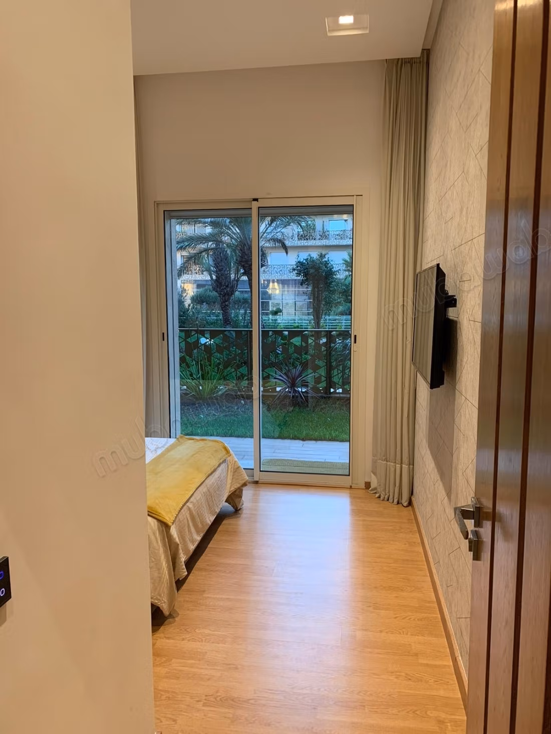 Studio avec jardin à vendre – CFC