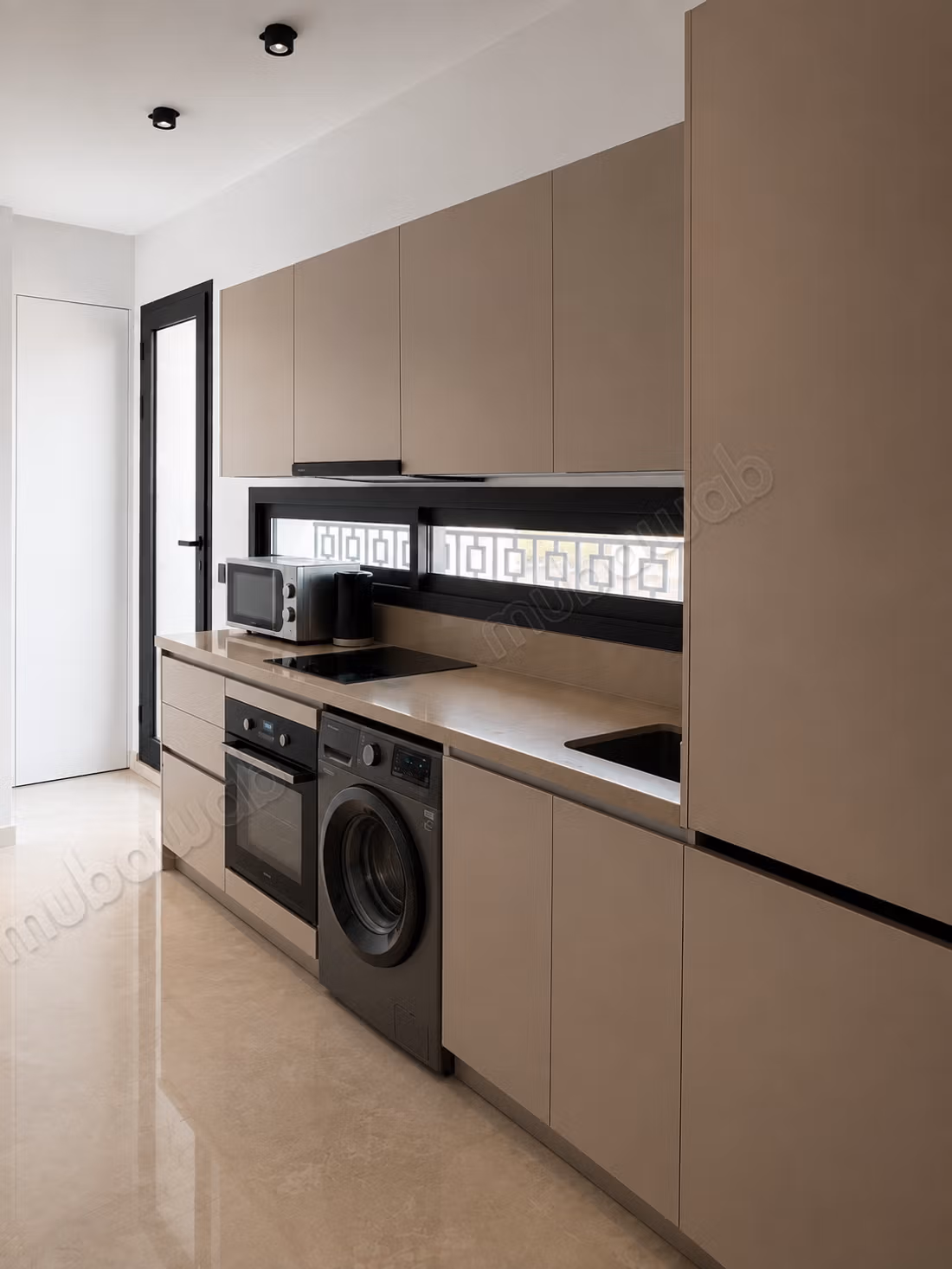 Studio arredato di pregio - terrazza e parcheggio