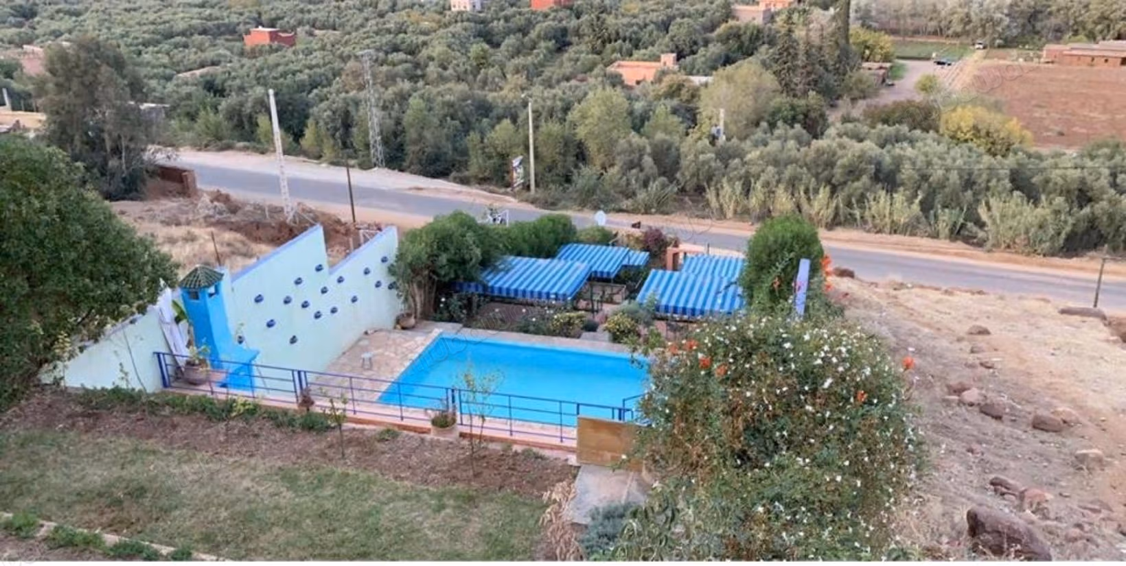 Gran villa con piscina y vista a la montaña
