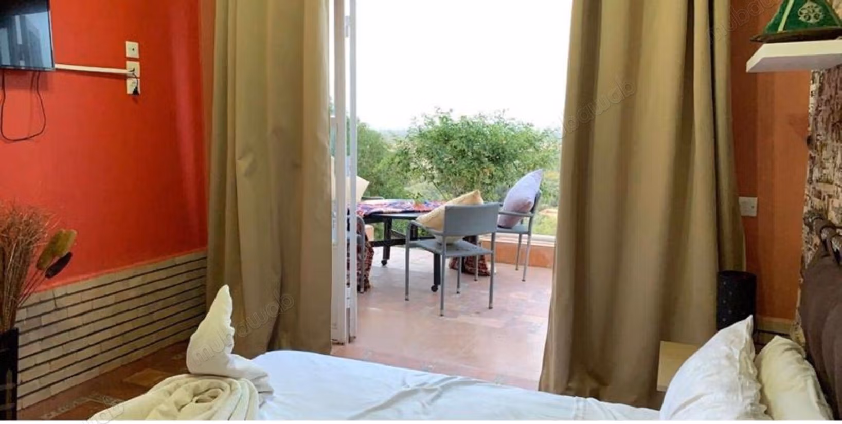 Gran villa con piscina y vista a la montaña