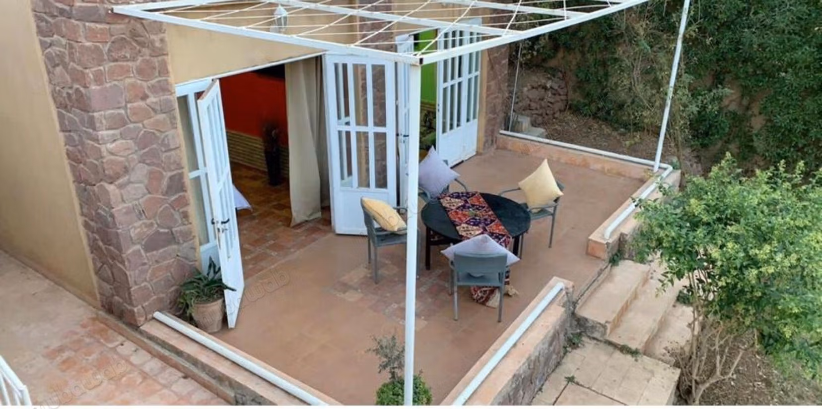 Gran villa con piscina y vista a la montaña