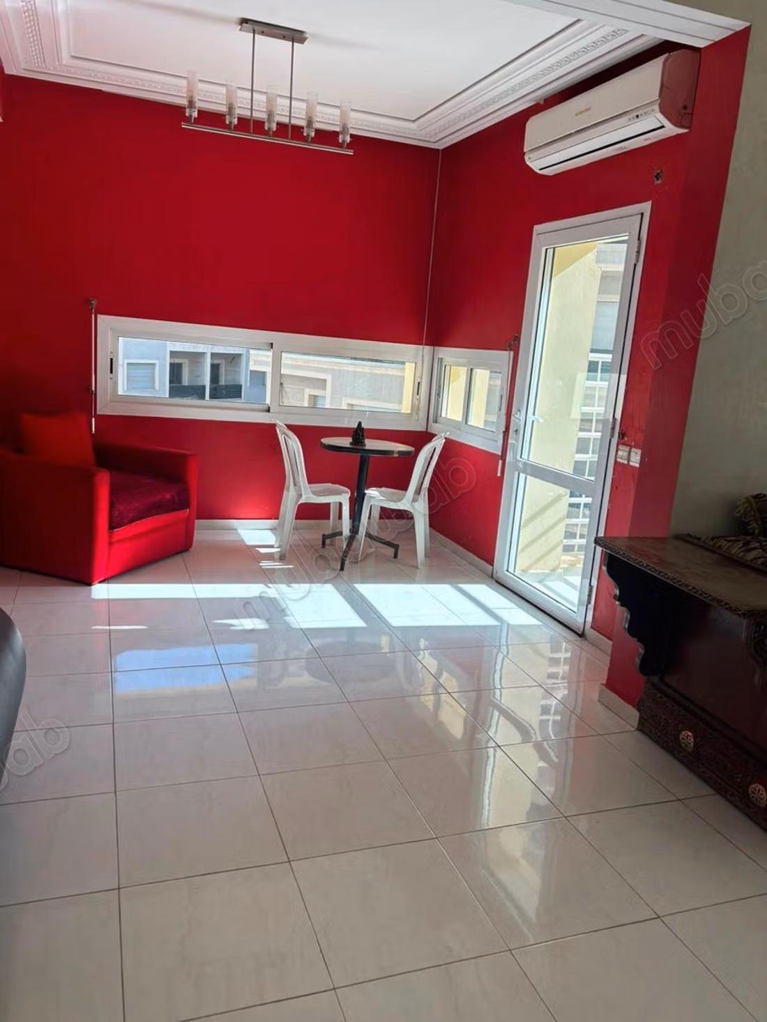 Bel appartement en location à Nouvelle Ville. 
3 chambres. 
Meublé
