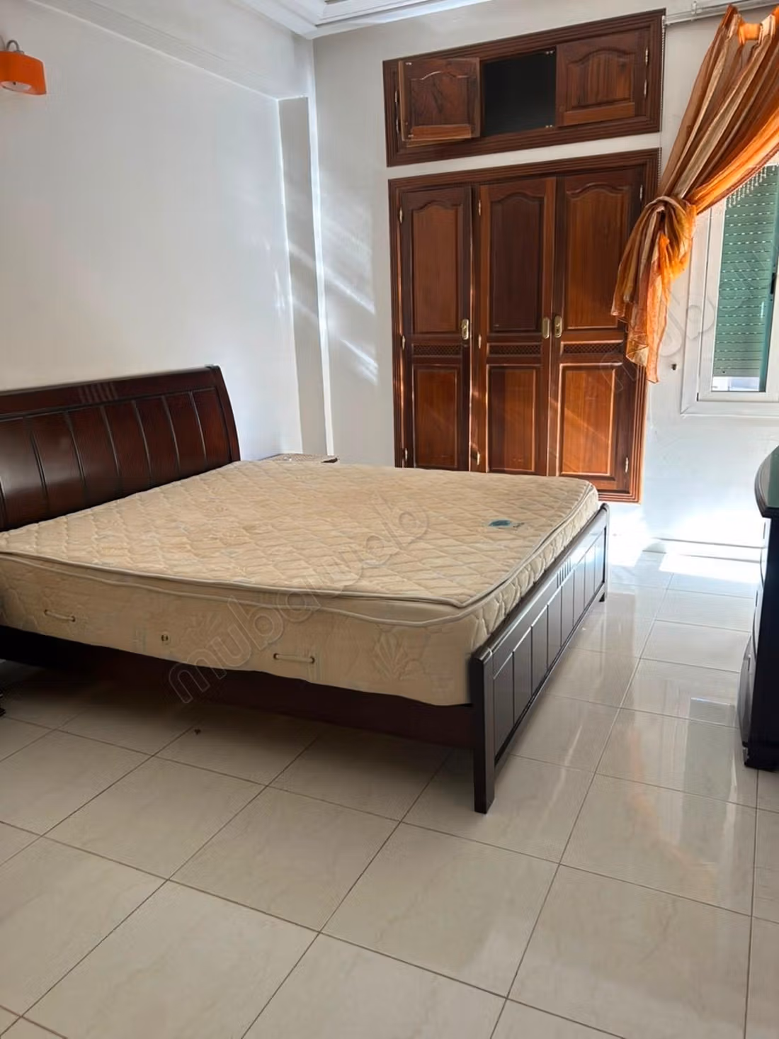 Bel appartement en location à Nouvelle Ville. 
3 chambres. 
Meublé