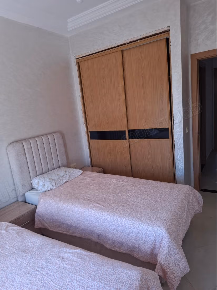 Très bel appartement en location à Administratif. 
2 belles chambres. 
Jardin et terrasse