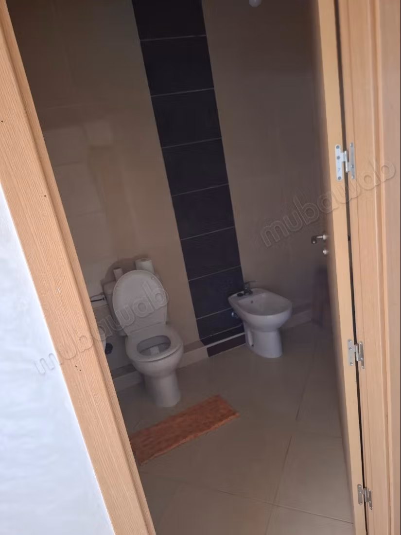 Très bel appartement en location à Administratif. 
2 belles chambres. 
Jardin et terrasse