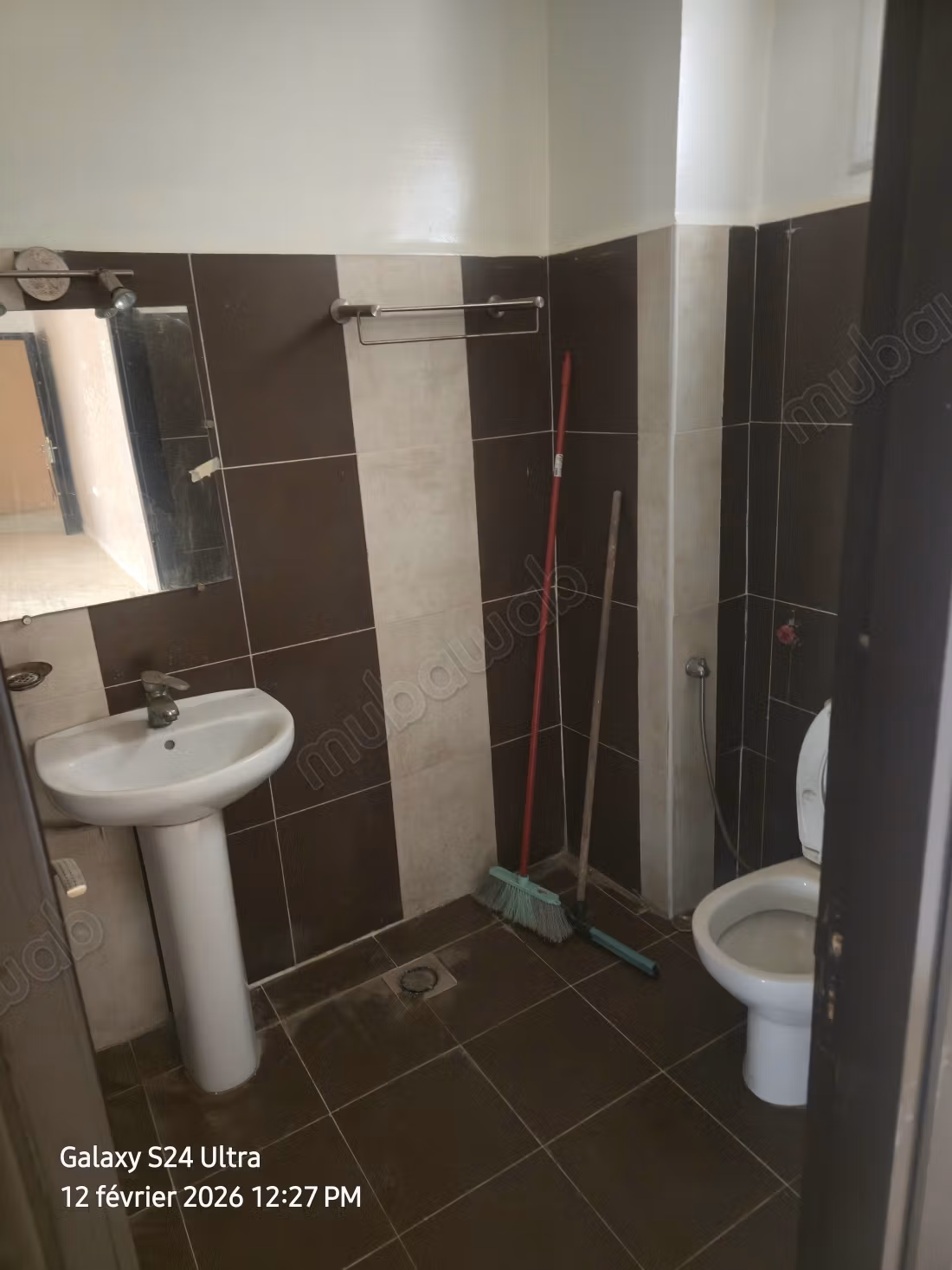 Très bel appartement en location en Centre ville. 4 pièces. Terrasse et ascenseur