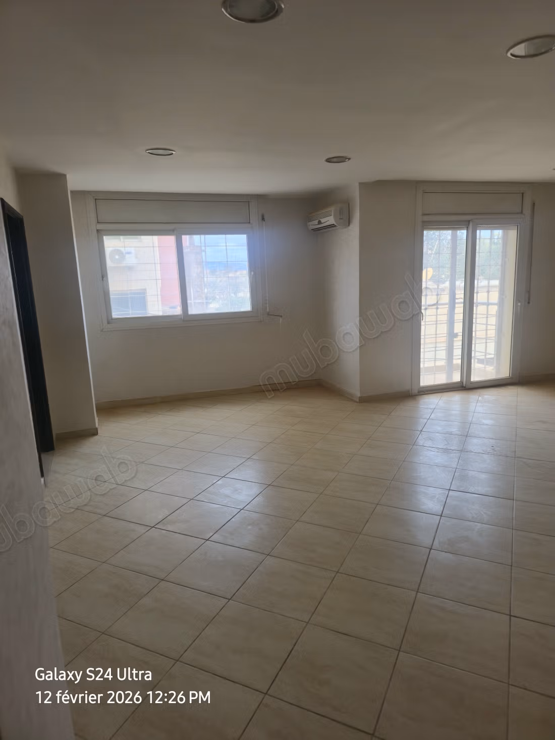 Très bel appartement en location en Centre ville. 4 pièces. Terrasse et ascenseur