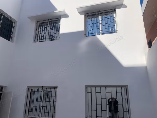 بيع منزل ممتاز ب المنبت. 2 قطع مريحة. باب متين