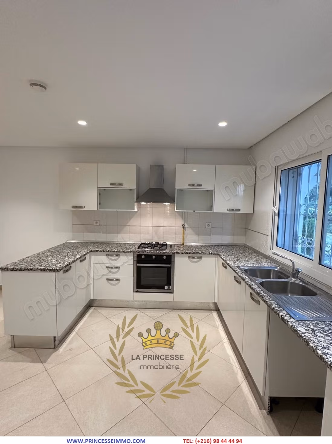 Vendita di un bell'appartamento a Gammarth Supérieur. Superficie di 186 m². Porta blindata e riscaldamento centralizzato