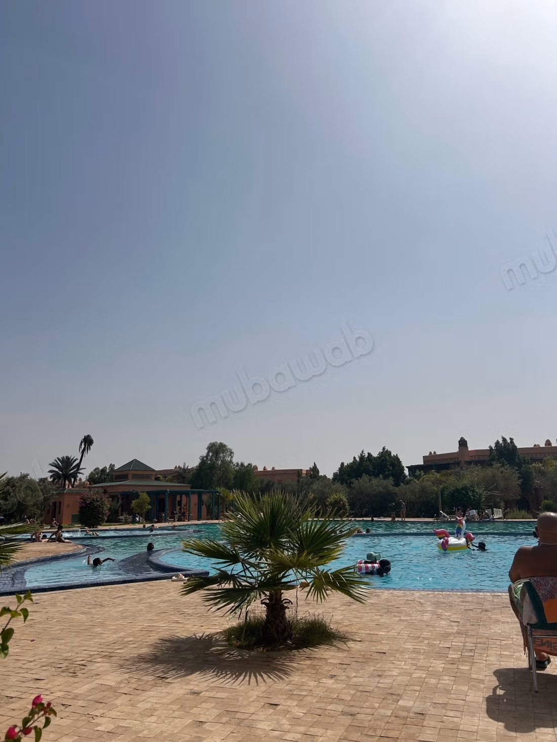 Appartements à louer à Ennakhil Palmeraie. 4 grandes pièces. Climatisation et piscine