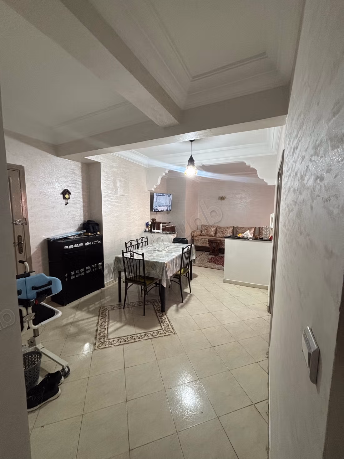 Appartement à vendre à Al Azhar. Superficie 67 m². Salon traditionnel marocain, résidence sécurisée