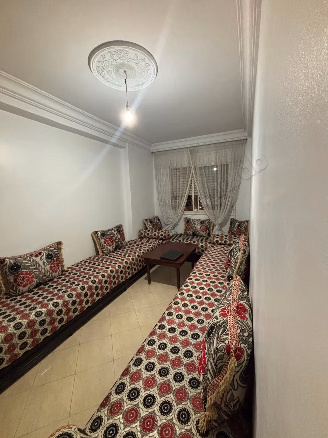Appartement à vendre à Al Azhar. Superficie 67 m². Salon traditionnel marocain, résidence sécurisée
