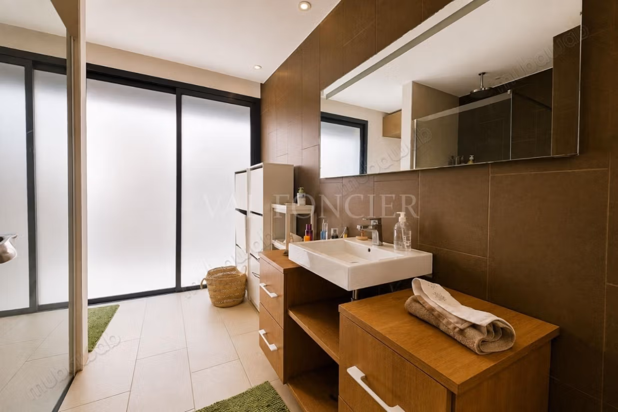 Posizione magnifica villa su un piano ad Aïn Diab Extension – 4 camere e piscina