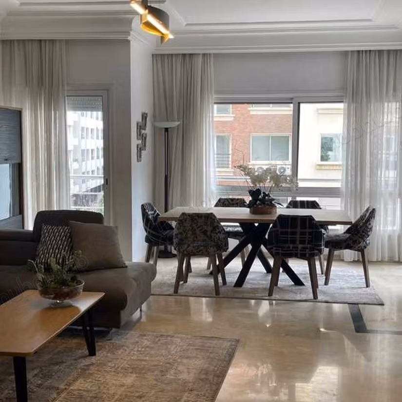 Appartement à Louer de 198.0 m² à Casablanca, Triangle D'Or