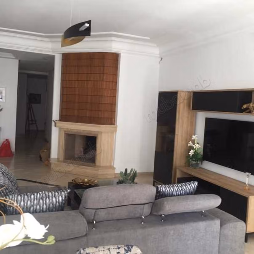 Appartement à Louer de 198.0 m² à Casablanca, Triangle D'Or
