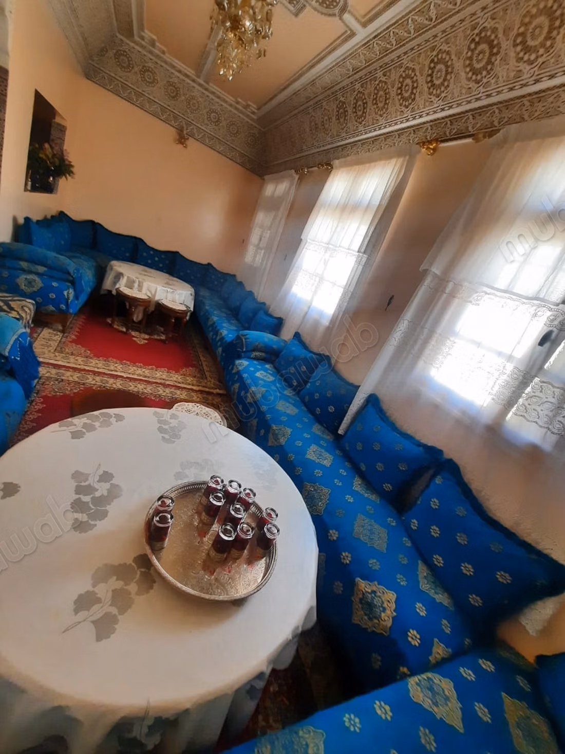 Maison à la vente à Artisanat. 4 pièces. Salon traditionnel
