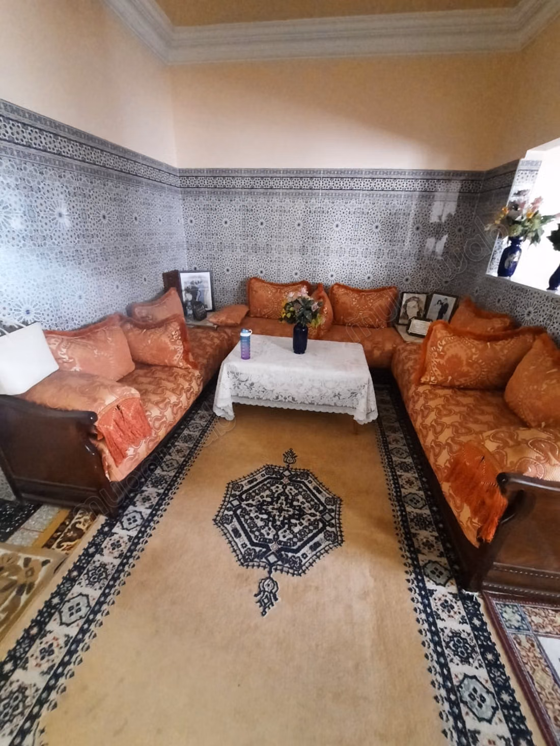 Maison à la vente à Artisanat. 4 pièces. Salon traditionnel